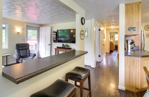 Eagle Rock Cottage | Eagle Rock Cottage: Cozy Creekside Getaway w/ Deck