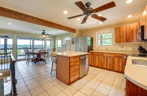 Eagle Rock House | Eagle Rock Gem on Table Rock Lake w/Decks & Grill