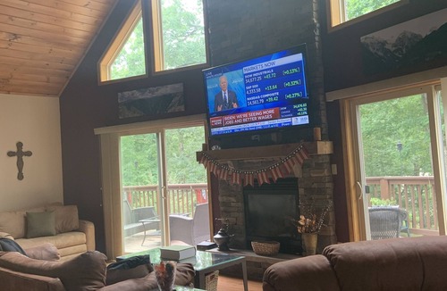Sybertsville Ski Chalet | Eagle Rock Resort! Lake views! Closest to the Beach
