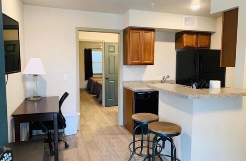 Andrews Hotel | Eagle's Den Suites Andrews a Travelodge by Wyndham