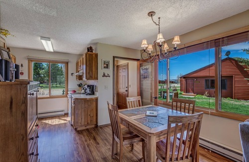 Clark Cabin | Eagle's Nest - 2 bed 2 bath cabin on the Elk River