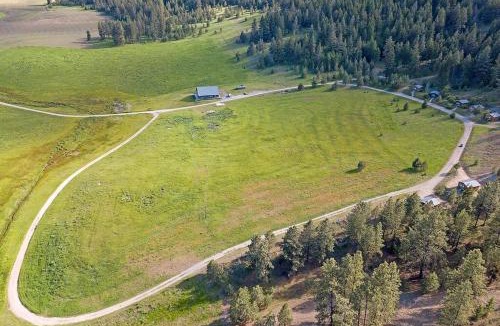 Oroville Apartment | Eagle's Roost Cabin - Eden Valley
