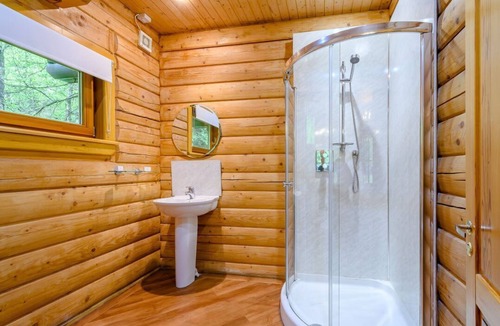 Glenisla Cabin | Eagle Spa Plus (Pet), Dundee
