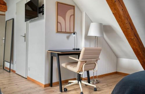 Wipkingen Apartment | Eagle Suite Charmante Dachgeschosswohnung mit Design & Ausblick