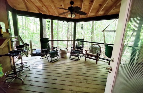 Monteagle Cabin | Eagle Treehouse: Hot Tub, Fireplace, and Outdoor Firepit!