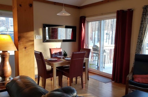 La Peche Ski Chalet | EAGLE VIEW | Cozy ski-side chalet for all seasons | 25 Mins From Ottawa
