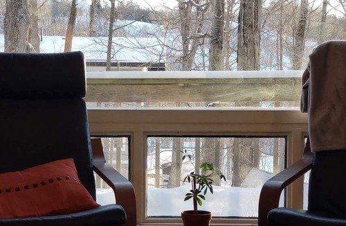 La Peche Ski Chalet | EAGLE VIEW | Cozy ski-side chalet for all seasons | 25 Mins From Ottawa