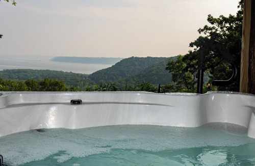 Ferryville Cabin | Eagle View Lodge - 1850's Driftless Log Cabin w/Hot Tub