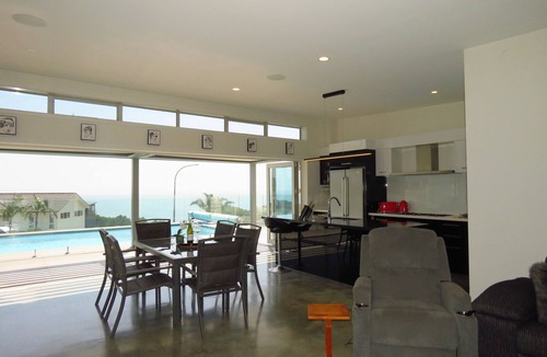 Cable Bay House | EAGLE VIEW - SUMMER IN STYLE