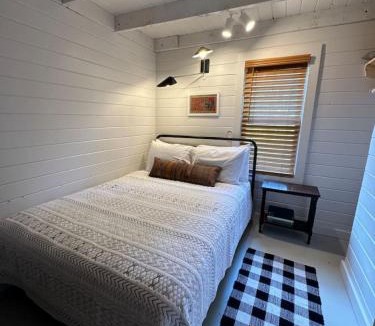 Eastport House | Eagles Bluff Cottage