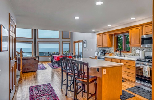 De Soto House | Eagles Landing Sleeps 15 HOT TUB