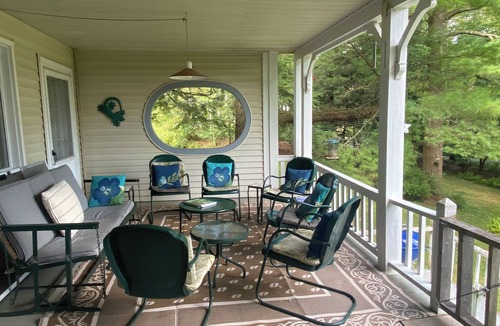 Eagles Mere Cottage | Eagles Mere lakefront 6-bedroom 3-bath cottage