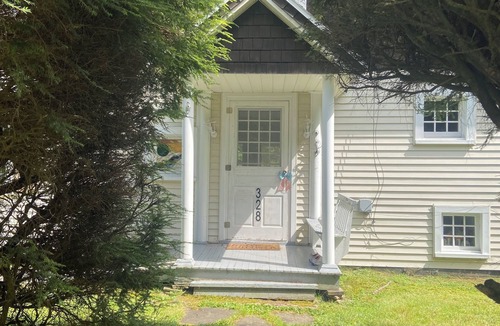 Eagles Mere Cottage | Eagles Mere lakefront 6-bedroom 3-bath cottage