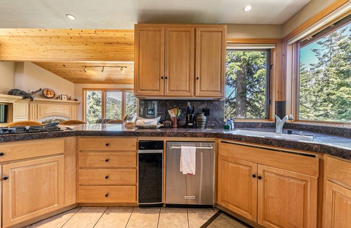 Alpine Meadows House | Eagles Nest at Palisades Alpine- Hot Tub- Pool Table- Shuttle to Slopes- Dogs OK!