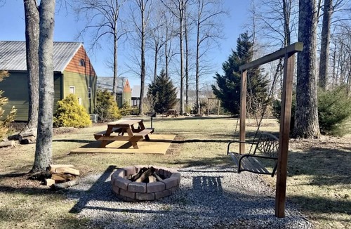 Bryant Cabin | Eagles Nest Cabin with a private hot tub
