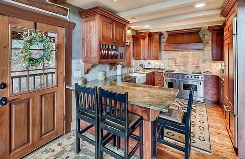 Sundance Cabin | Eagles Nest Luxury Retreat, Views, Hot Tub, Walking distance to Resort