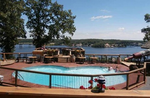 Lake Ozark Hotel | EAGLES NEST MOTEL & LOUNGE