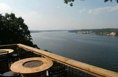 Lake Ozark Hotel | EAGLES NEST MOTEL & LOUNGE
