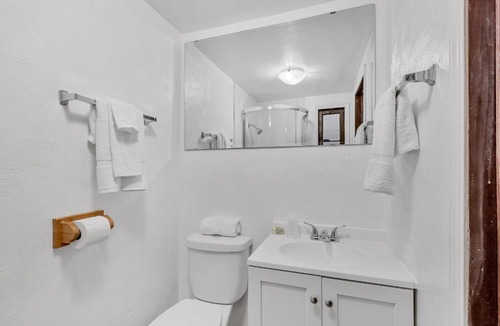 Escanaba Hotel | Eagles Nest Motel Unit 3