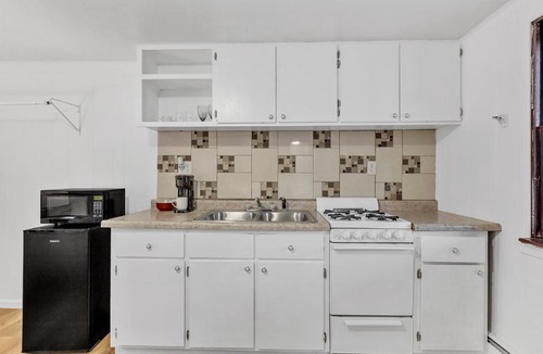 Escanaba Hotel | Eagles Nest Motel Unit 3