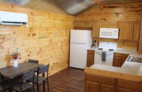 Wynne Cabin | Eagles Nest, Tiny Home at Tiny Acres