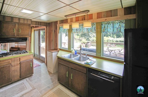 Gaines House | Eagles Nest Village On Pristine Pine Creek. Unique property with 3 cabins!