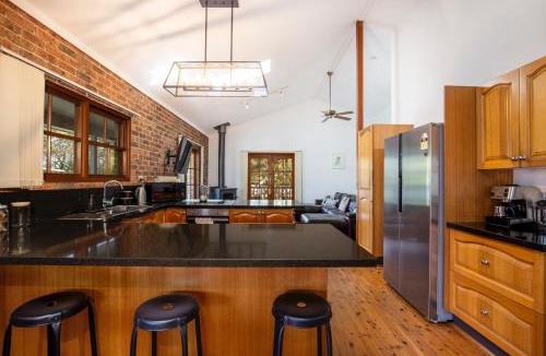 Callala Bay House | Eagles Point I Water Views I Pet Friendly