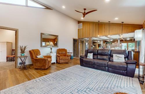 Clinton House | Eagles Point