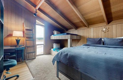 Clinton House | Eagles Point