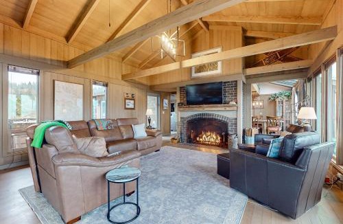 Clinton House | Eagles Point