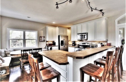 Boydton House | Eagles Retreat on Lake Gaston! Nature Lovers Paradise!