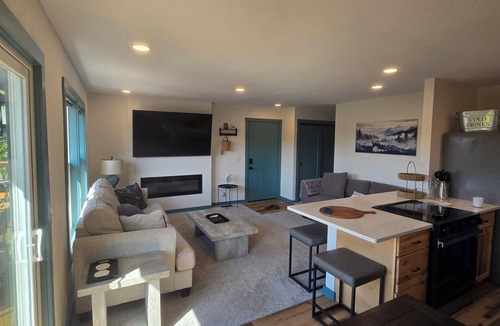 Holiday Island House | Eagles Roost Lakeview B Side w/hottub