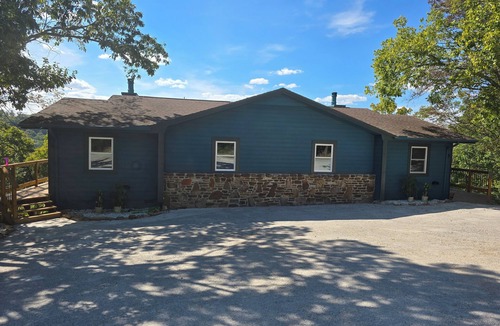 Holiday Island House | Eagles Roost Lakeview B Side w/hottub