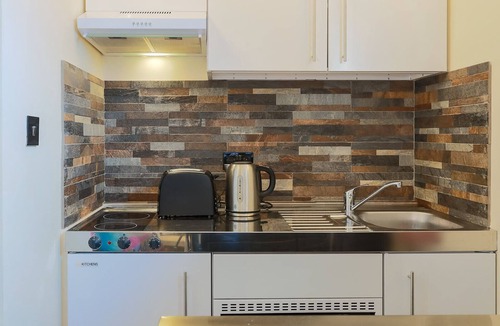 Grafton Regis Apartment | Eakley Stables - Weiser