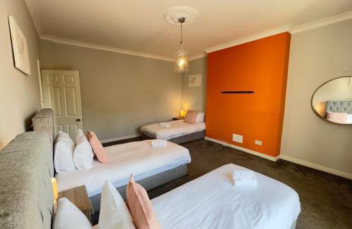 Ealing Common Apartment | Ealing Hight's-underground walking direct to Heathrow -shops