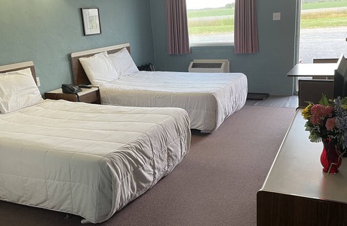 Timiskaming District Hotel | Earlton Motel