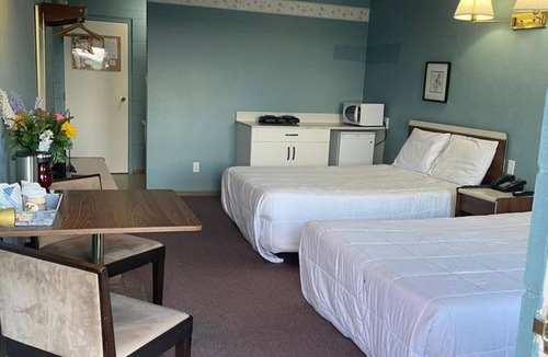 Timiskaming District Hotel | Earlton Motel