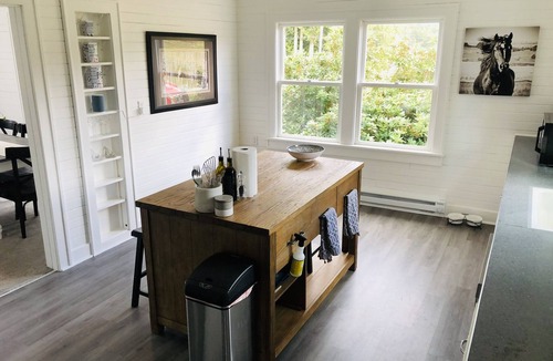 Snohomish House | Early 1900s Countryside Farm Stay