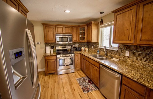 Cottonwood Heights House | Early Bird Discount - Ski House with workspace + VIEWS!