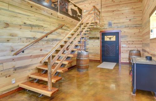 Early House | Early Cabin w/Deck ~ 20 Mi to Lake Brownwood!