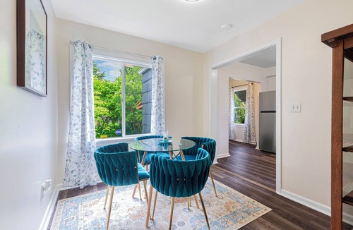 Bryn Mawr-Skyway House | EARTH VILLA: central location