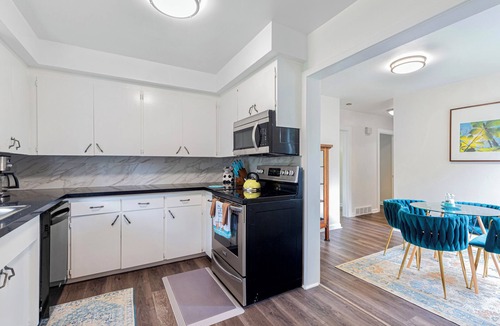 Bryn Mawr-Skyway House | EARTH VILLA: central location