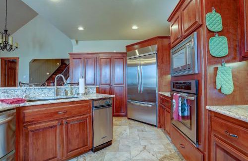 Mountain View House | Earth Water Fire 4 Bdrm Home with Spacious Deck - 30 Day Minimum home