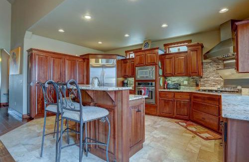 Mountain View House | Earth Water Fire 4 Bdrm Home with Spacious Deck - 30 Day Minimum home