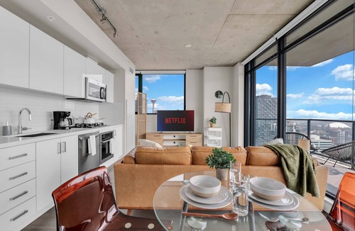 Connaught Apartment | Earthlight Golden Hour Corner