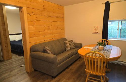 Port Burwell Cabin | Earthquest Lodge
