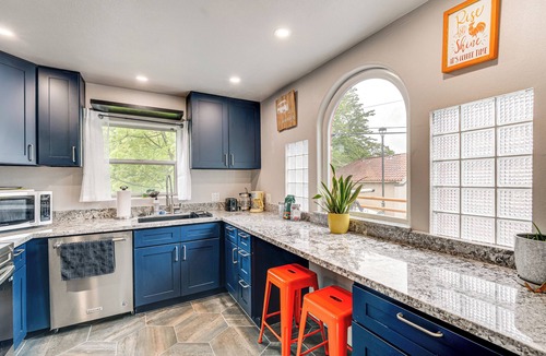 Fair Oaks Condo | Easily Explore Fair Oaks Village! Unique Condo