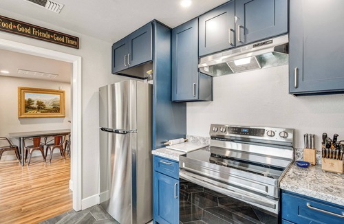 Fair Oaks Condo | Easily Explore Fair Oaks Village! Unique Condo