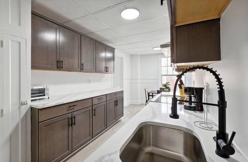 Central Business District Apartment | East 419I Modern Suite I Pool I Gym