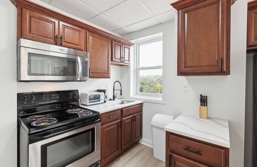 Central Business District Apartment | East 636I Cozy & Comfy I Downtown I Gym